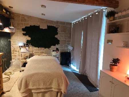 La cabine de soin cocooning de l'institut YUMÉA Wellness